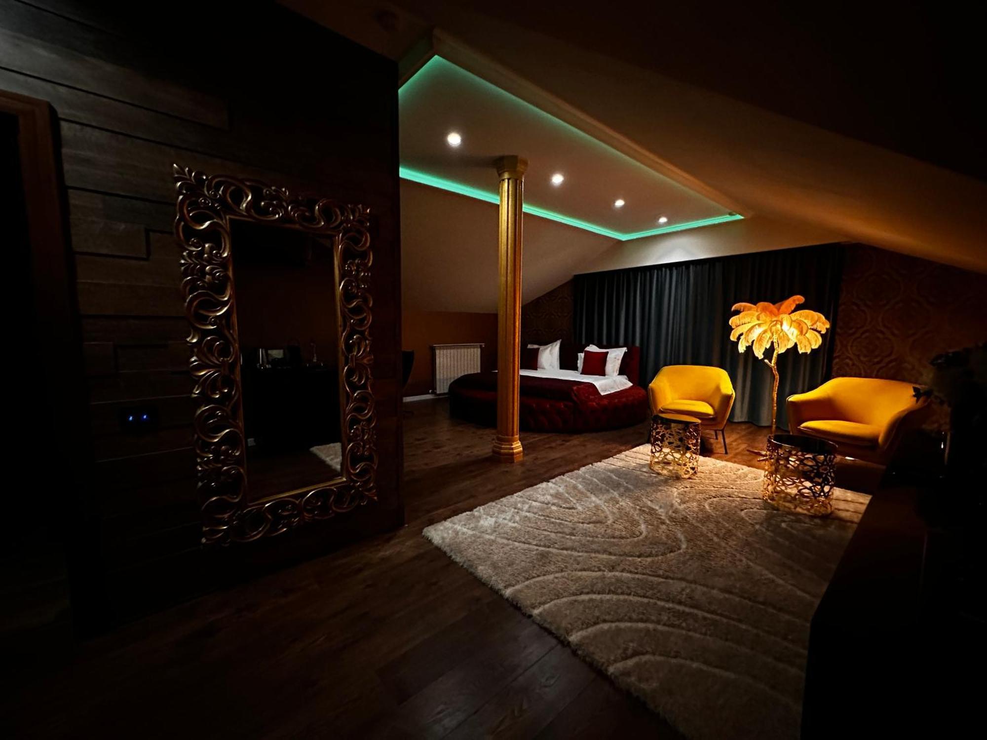 The Residence Central Jacuzzi Boutique (Adults Only) Cluj-Napoca Exterior photo