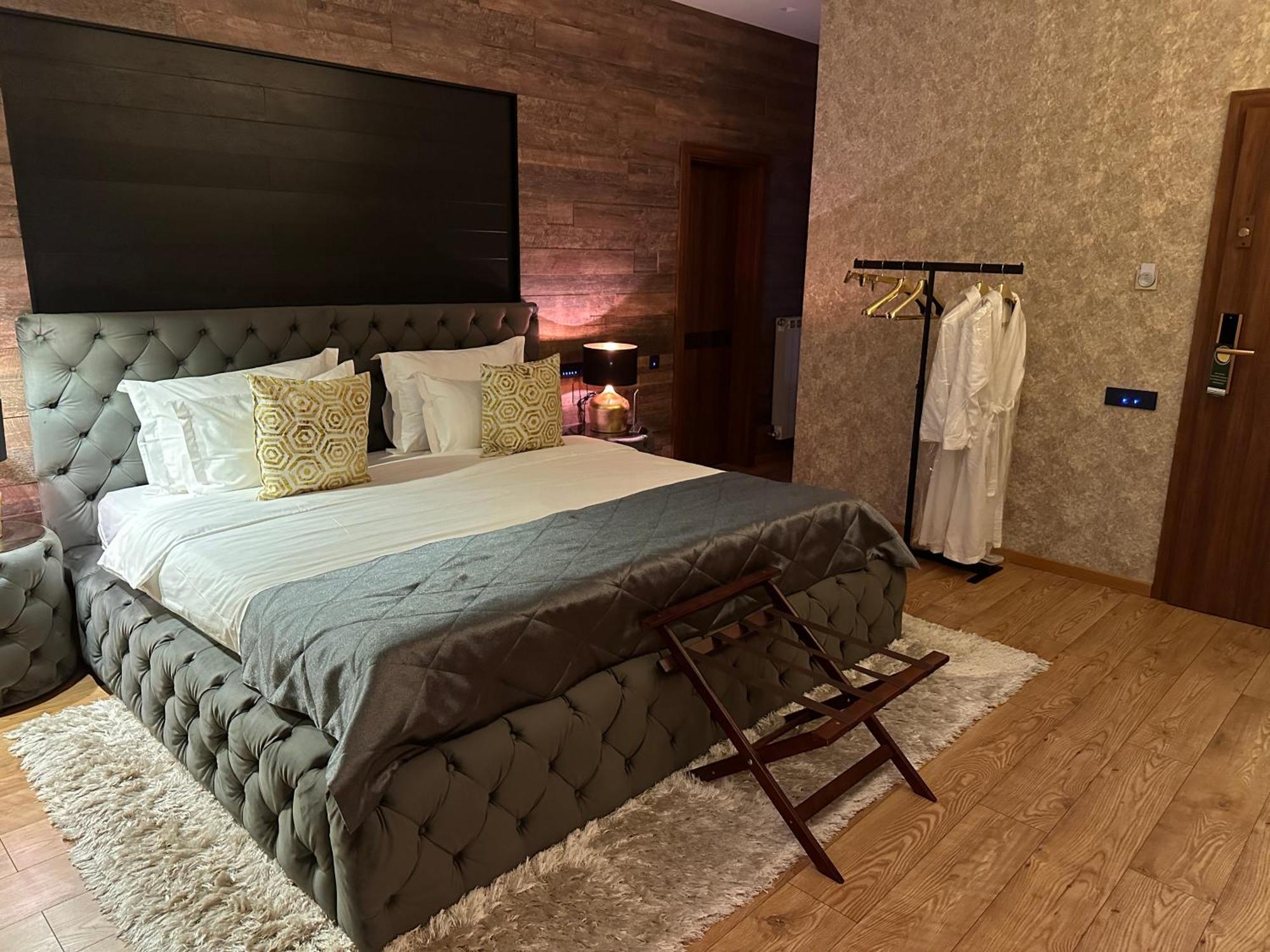 The Residence Central Jacuzzi Boutique (Adults Only) Cluj-Napoca Exterior photo