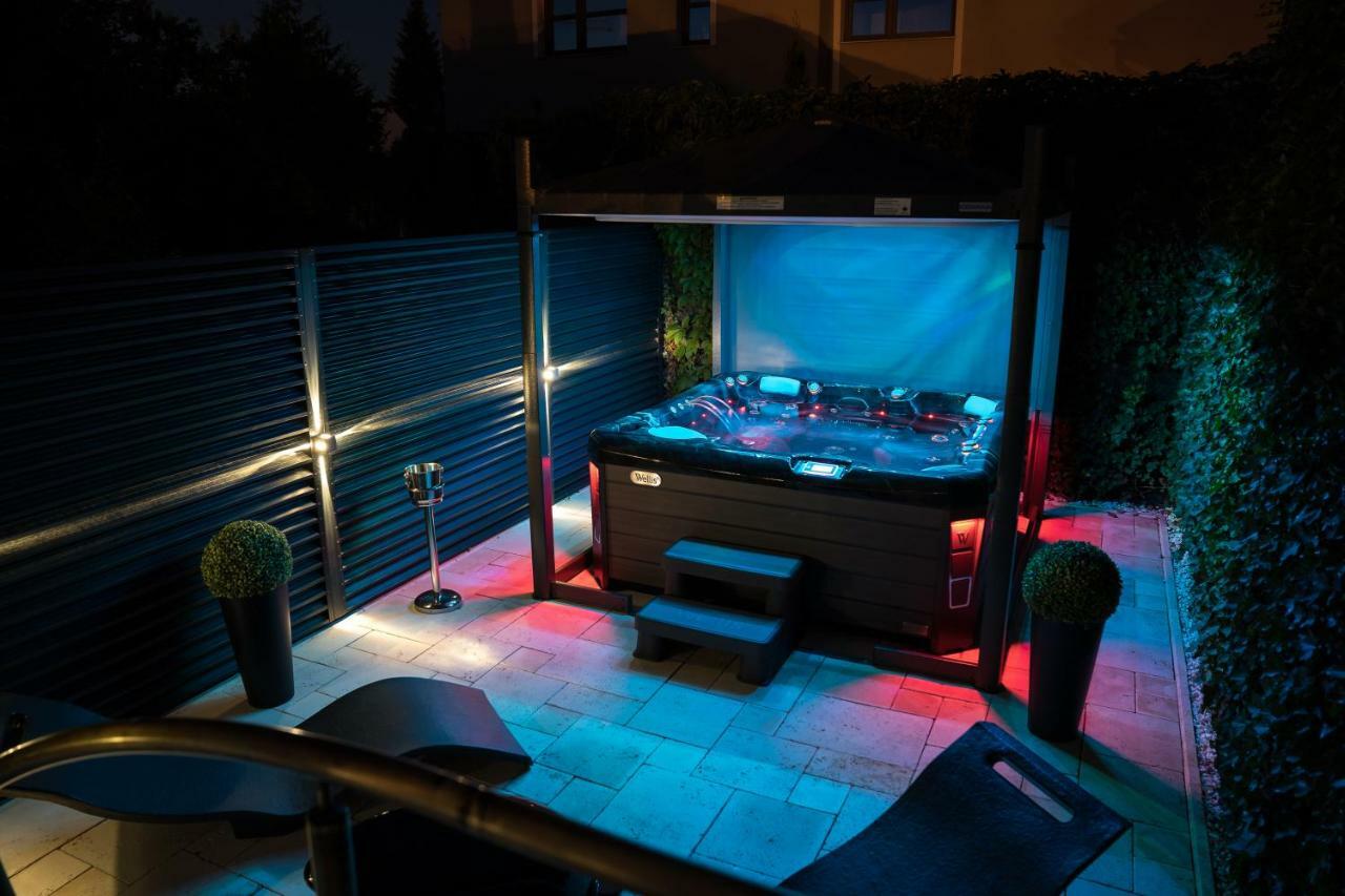 The Residence Central Jacuzzi Boutique (Adults Only) Cluj-Napoca Exterior photo